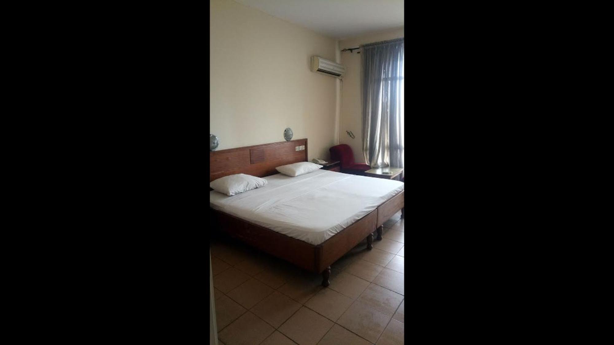 Room In Lodge - Premier Hotel-伊巴丹 外观 照片