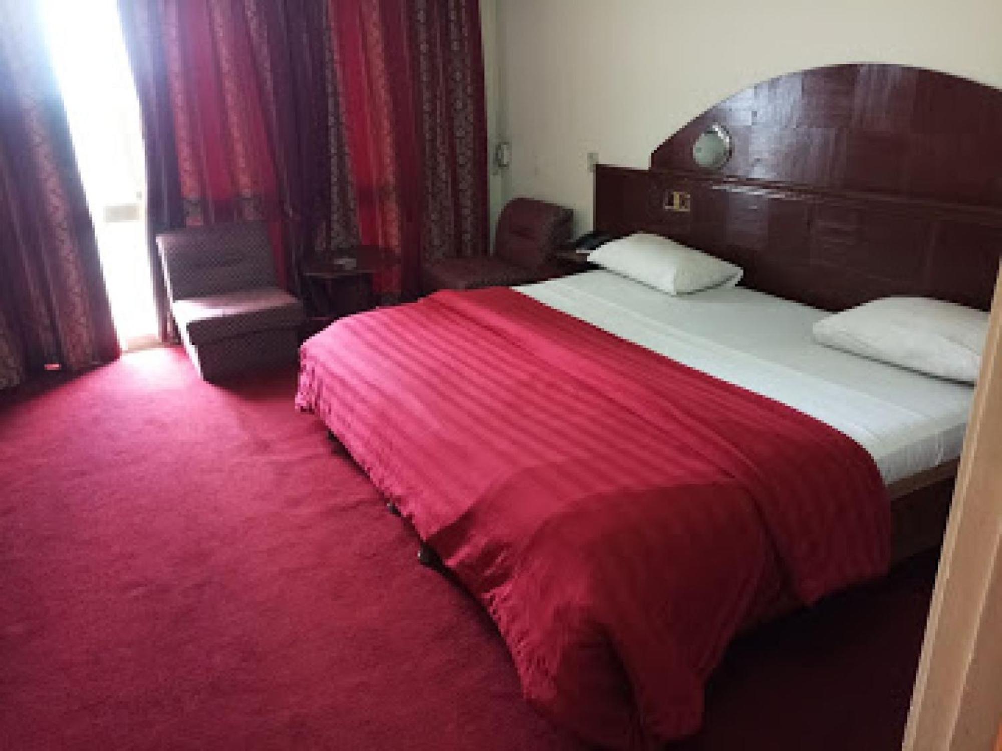 Room In Lodge - Premier Hotel-伊巴丹 外观 照片