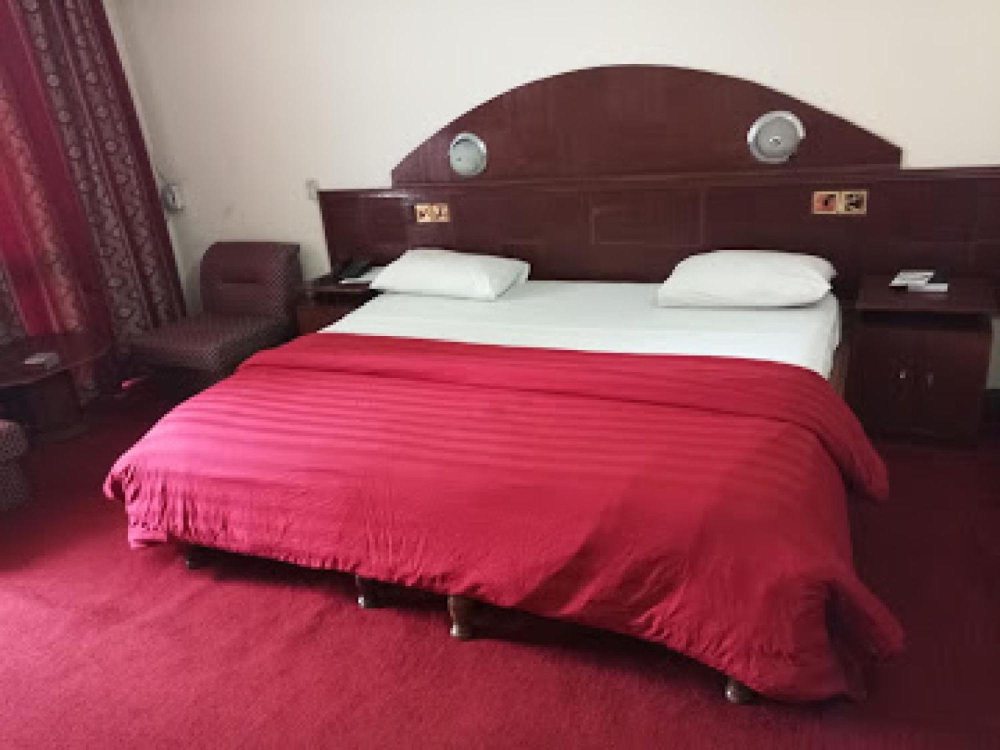 Room In Lodge - Premier Hotel-伊巴丹 外观 照片